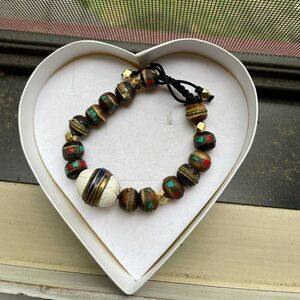 ✨HP✨Gorgeous beaded bracelet with a string